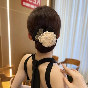 Barrette camélia élégante avec strass pour chignons sophistiqués pour femmes