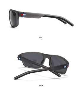 Vue détaillée des lunettes de soleil grises pour hommes avec rayures tricolores
