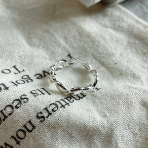Detailed macro shot of adjustable S925 sterling silver ring with oval link design