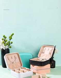 Portable PU leather jewelry organizer boxes in four colors with zipper closure