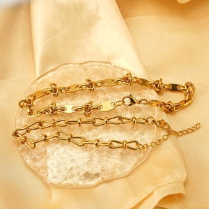 Chic 18K gold plated stainless steel bracelet set with oval links and butterfly motifs