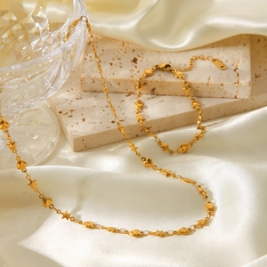 Elegantes Set aus 18K vergoldetem Edelstahl mit Halskette und Armband mit Stern und Herz