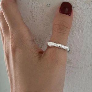 Minimalist 925 sterling silver knotted thumb ring with twisted rope texture design