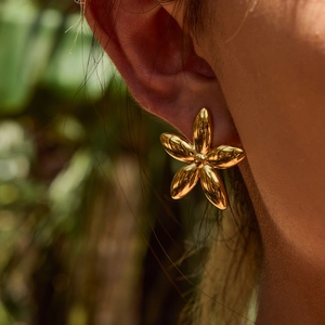 Polished 18K gold stainless steel flower stud earrings for a luxury floral style