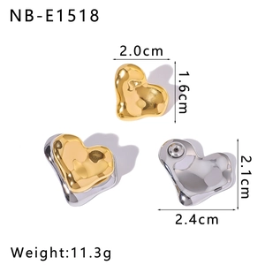 Detailed size chart and weight specifications for heart-shaped textured metal earrings