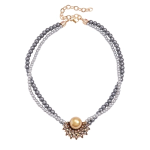 Elegante collana di perle di vetro a doppio filo con ciondolo a girasole dorato e strass