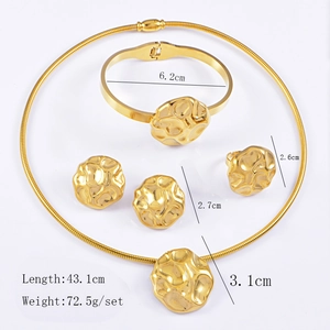 Ensemble de bijoux en acier titane texturé avec détails de poids et dimensions