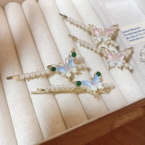 Elegante Schmetterlings-Haarspangen mit Perlen und Flügeln aus Acryl im Gold-Set