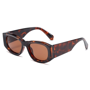Fashionable tortoise shell square sunglasses with UV400 protection and brown lenses