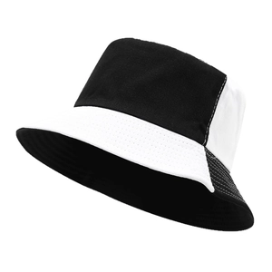 Cappello da pescatore alla moda in tela bicolore bianco e nero con cuciture a contrasto solare