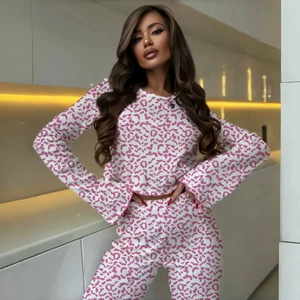 Women's 2-piece loungewear set with leopard print, long sleeve crop top and matching pants