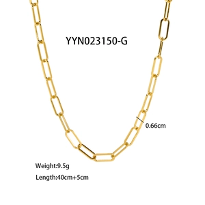 Detail view of gold stainless steel blade chain with 0.66cm width and 45cm length