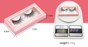 Detailed size and weight measurement of false eyelashes in pink window box packaging
