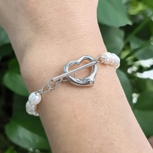 925 silver natural freshwater pearl necklace with silver heart OT clasp on wrist