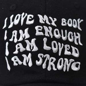 Schwarze Baumwoll-Basecap mit weißem 'I LOVE MY BODY' Stickerei-Detail für Damen und Herren
