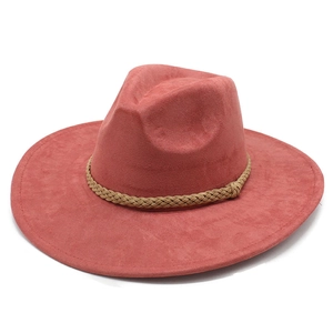 Detailansicht des pinken Wildlederhutes mit geflochtenem Seil und 9 cm breiter Krempe
