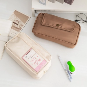 Astuccio per matite minimalista di grande capacità nei colori beige e caffè