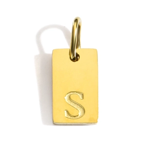 Detailed close-up of a 18k gold plated rectangular pendant with an engraved letter S