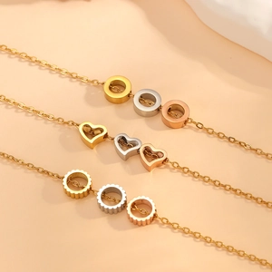 Pendenti ad anello geometrico e cuore traforato in oro, argento e oro rosa lucido