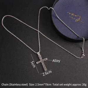 Collana a croce minimalista a strisce in acciaio inossidabile e lega per uomo e donna
