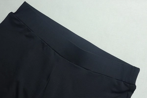 Détail de couture noire haute élasticité et texture du tissu de la ceinture large