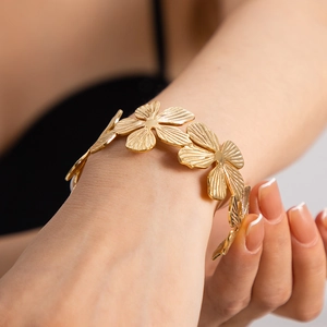Elegant gold titanium steel floral bracelet with hollow flower link design for women
