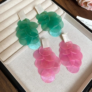 Elegant long shell tassel earrings with green and pink circular mother-of-pearl discs