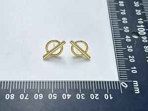 Detailed scale measurement of minimalist geometric 18K gold plated stud earrings