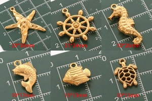 Detailed size guide for gold nautical charms including starfish, turtle, and seahorse