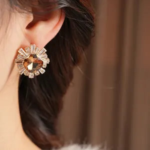 Boucles d'oreilles vintage dorées avec pierre ambrée et zircones en forme de tournesol