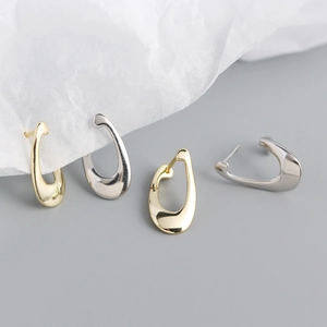 Minimalist S925 silver irregular water drop hoop earrings in gold and silver finish