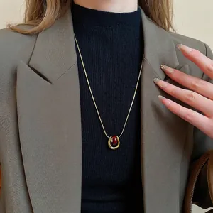 Retro Copper Necklace Gold Plated Horseshoe U Shaped Pendant Red Agate Bead Adjustable Snake Bone Chain For Women Elegant