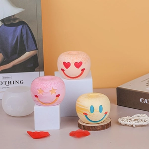 Detalle de moldes de silicona de sonrisa para resina DIY y soportes de aromaterapia de yeso