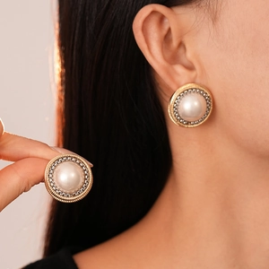 Round Stud Earrings With Imitation Artificial Pearl And Silver Earring Post French Retro Two Tone Chain Texture Elegant Jewelry