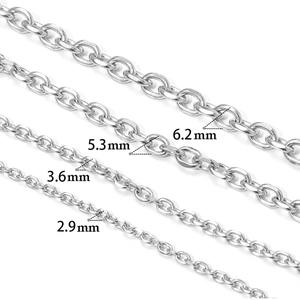 Detailed view of stainless steel curb chains in four different widths from 2.9mm to 6.2mm