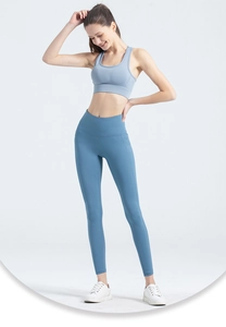 Detailansicht der hochtaillierten Yoga-Leggings und des Racerback-Sport-BH-Sets