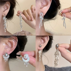 Funkelndes Set aus silbernen Blatt-Quasten-Ohrringen mit Strass und Perlen für Damen