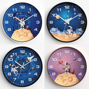 Weltraum Astronaut Wanduhr Geräuschlos Quarz Kunststoff Glas Cartoon Kinderzimmer Rund Dekorative Hängeuhr