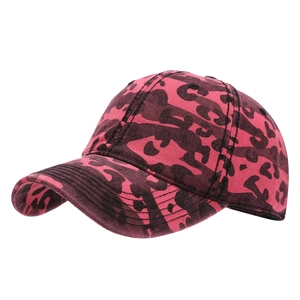 Pink and brown leopard print baseball cap in washed cotton for outdoor leisure wear