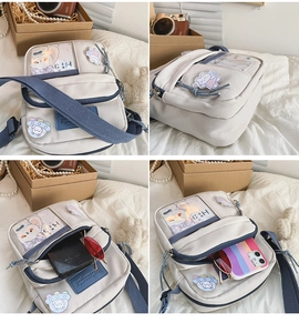 Collage d'un sac bandoulière en toile blanc cassé montrant l'espace intérieur et le profil