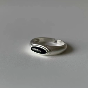 Matte silver minimalist open ring featuring an oval black agate stone in a retro design