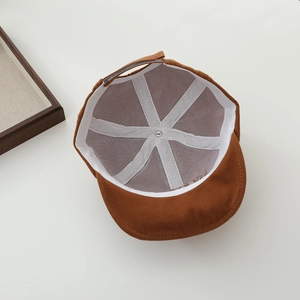 Détail de la doublure en maille respirante et sangle réglable à l'intérieur de la casquette