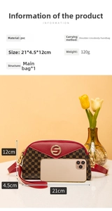 Détails du sac bandoulière rouge et marron avec monogramme et spécifications PVC