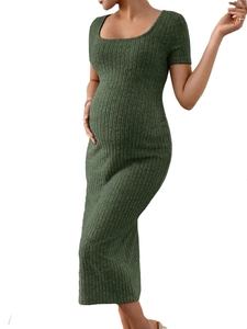 Robe de maternité vert olive à col carré, manches courtes et maille côtelée douce