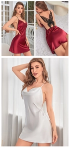 Détail de la robe nuisette en satin dos nu avec découpe en dentelle papillon noire raffinée