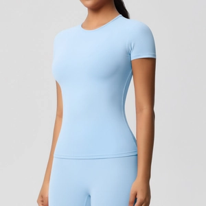 T-shirt de sport ajusté bleu clair pour femmes en tissu brossé avec col rond