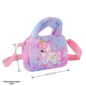 Plush unicorn crossbody bag with dimensions 20.5x14cm and adjustable 55cm strap detail