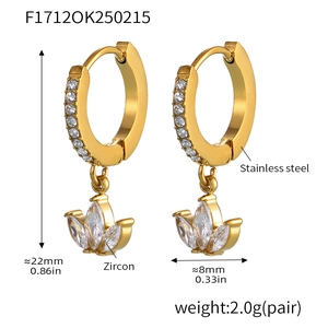 Detail of 18K gold-plated stainless steel clover earrings with white zircon accents