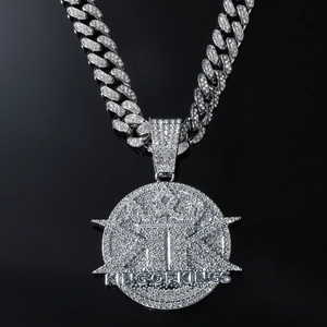 Chaîne cubaine argentée avec pendentif couronne King of Kings orné de strass brillants