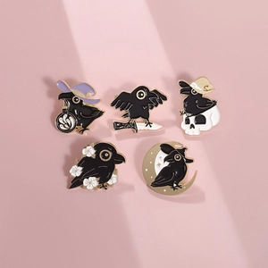 Gothic Rabe Emaille Brosche Set Halloween Hexenhut Totenkopf Mond Dolch Rabe Abzeichen Für Jacke Rucksack Kleidung Schmuck